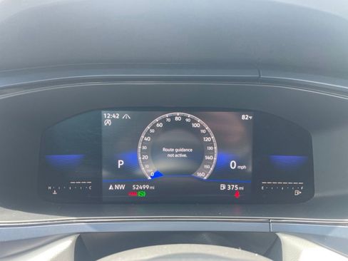 Used 2022 Volkswagen Taos SE w/ Panoramic Sunroof Package AWD/4WD image 8