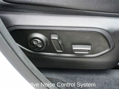 Used 2023 Jeep Grand Cherokee Limited w/ Luxury Tech Group II image 5