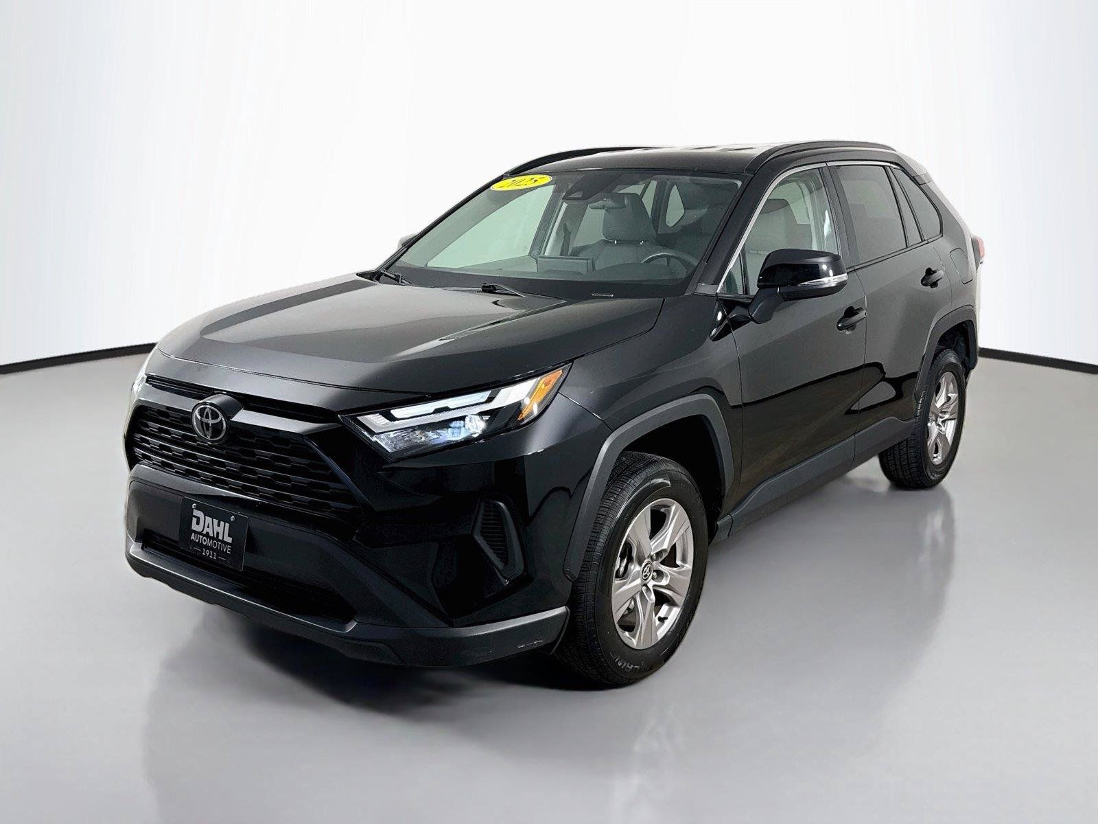 Used 2025 Toyota RAV4 XLE AWD/4WD image 4