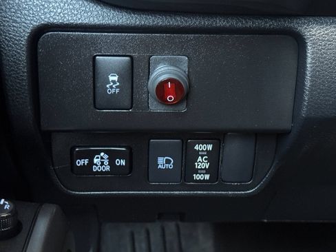 Used 2020 Toyota Tacoma SR5 AWD/4WD image 41