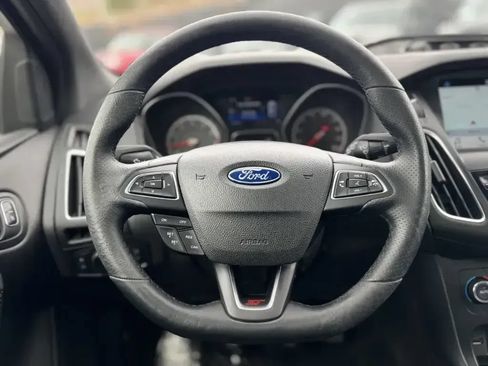 Used 2017 Ford Focus ST w/ Equipment Group 402A FWD image 16
