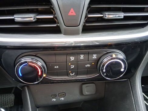 Used 2024 Buick Encore GX Sport Touring image 26