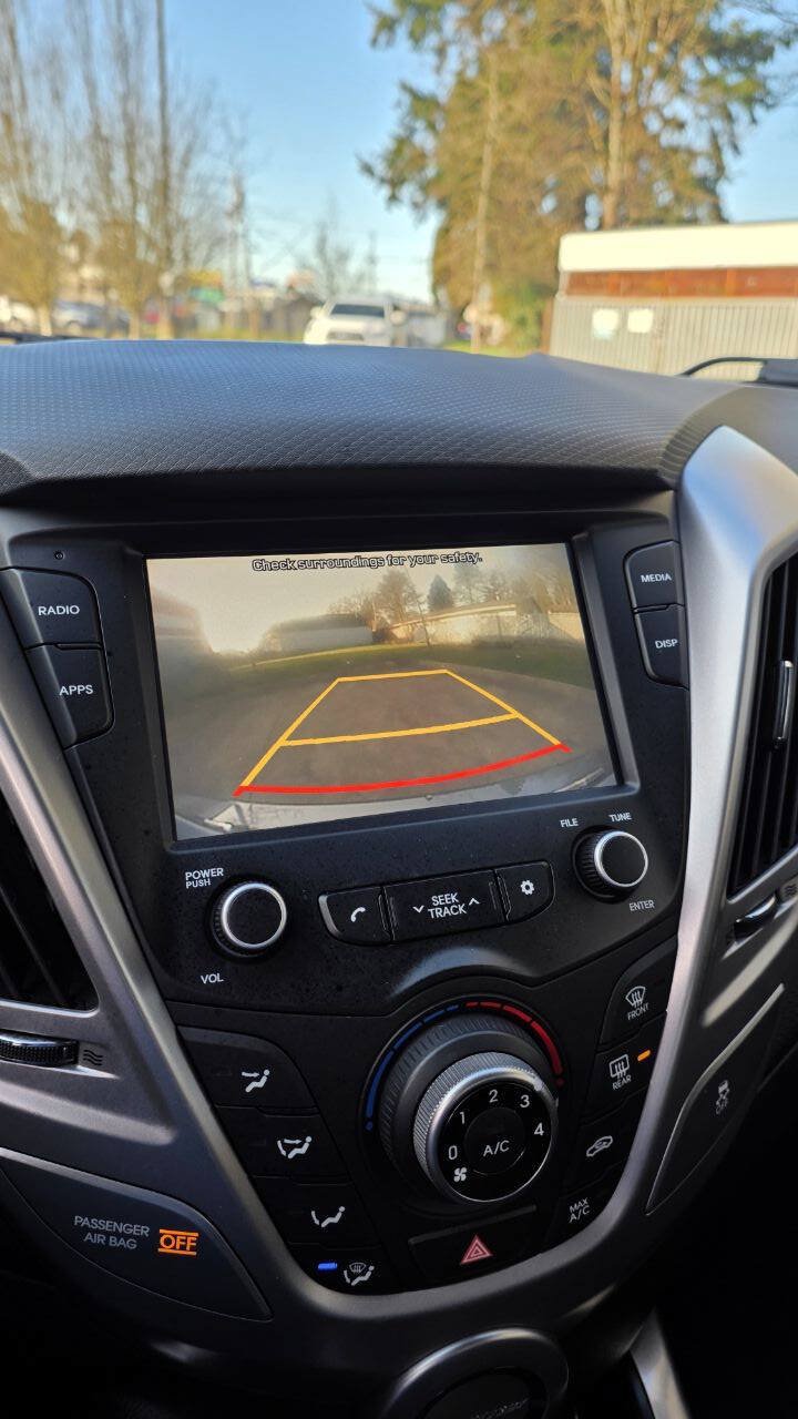 Used 2017 Hyundai Veloster FWD image 15