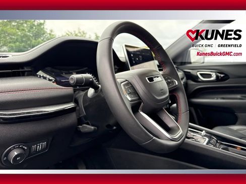 Used 2025 Jeep Compass Trailhawk AWD/4WD image 12