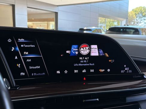 Used 2023 Cadillac Escalade ESV Sport Platinum w/ LPO, ONYX Package AWD/4WD image 21