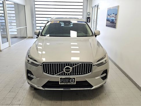 Certified 2022 Volvo XC60 B6 Inscription w/ Climate Package image 2