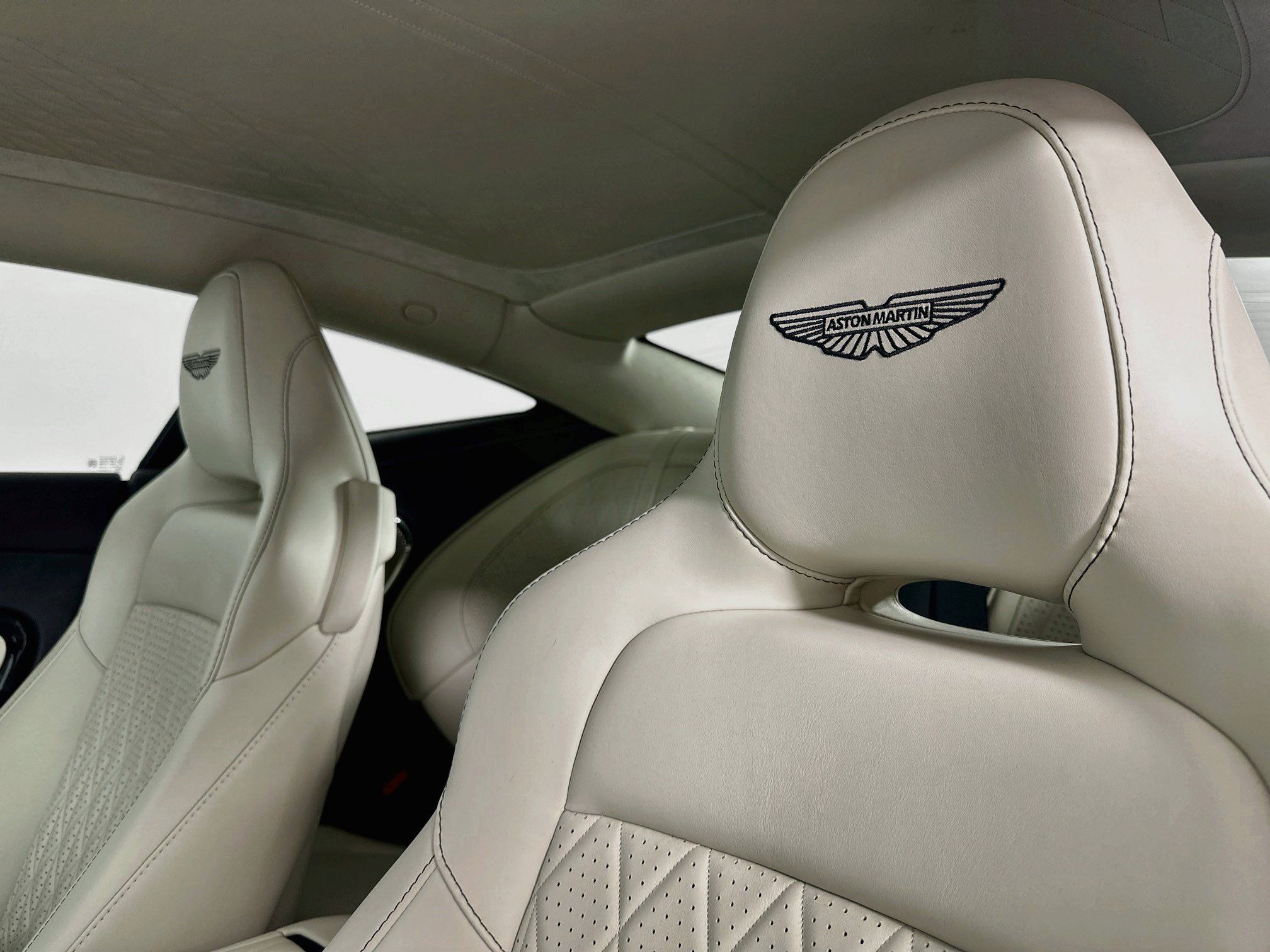Used 2025 Aston Martin DB12 Coupe RWD image 5
