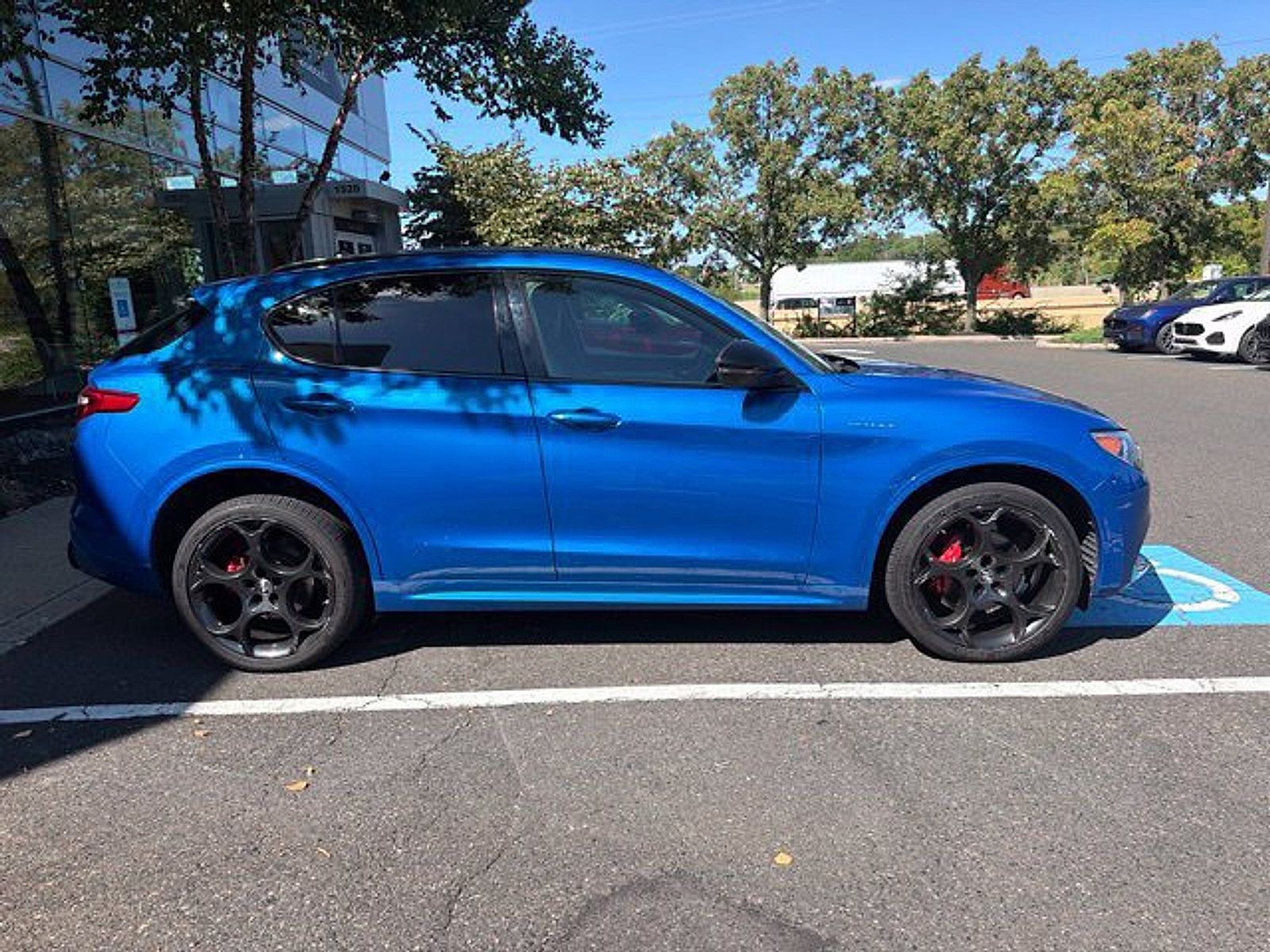 Used 2023 Alfa Romeo Stelvio Veloce AWD/4WD image 3