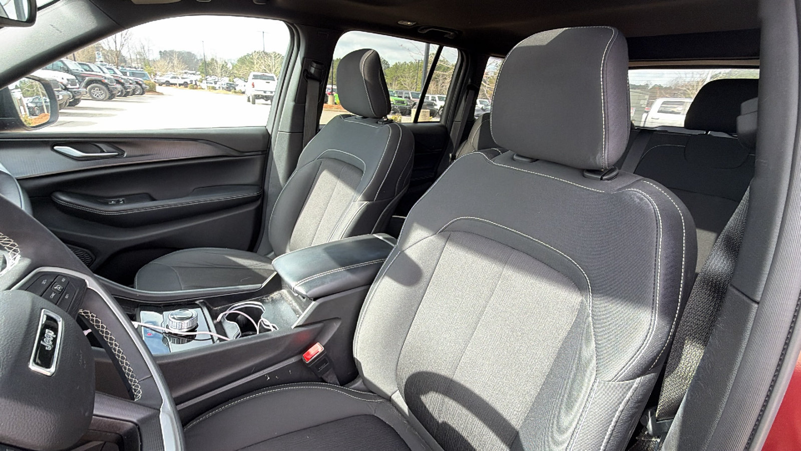 Used 2024 Jeep Grand Cherokee Laredo X AWD/4WD image 17