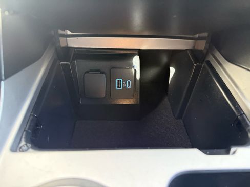 Used 2022 Ford Explorer XLT w/ Class IV Trailer Tow Package image 23