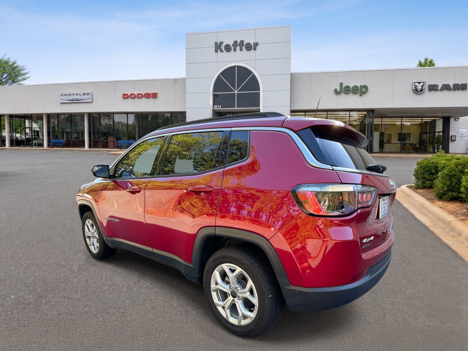 Used 2026 Jeep Compass Latitude AWD/4WD image 4