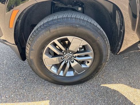 Certified 2025 Nissan Frontier SV RWD image 13