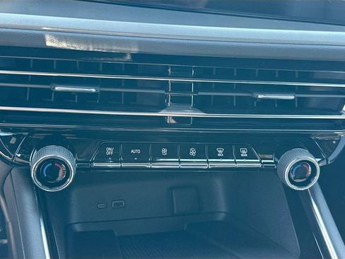 New 2025 Chevrolet Traverse LT w/ Enhanced Driving Package image 15