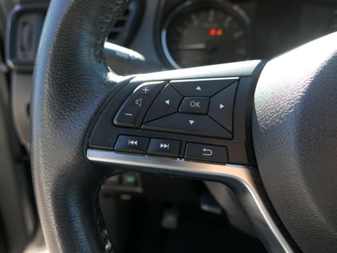 Used 2018 Nissan Rogue SV FWD image 15