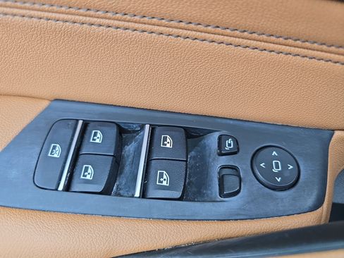 Used 2021 BMW 540i w/ Premium Package image 28