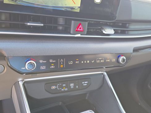 New 2026 Kia Carnival EX FWD image 26