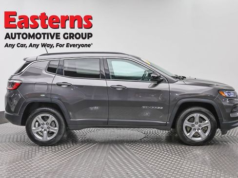 Used 2024 Jeep Compass Latitude AWD/4WD image 4