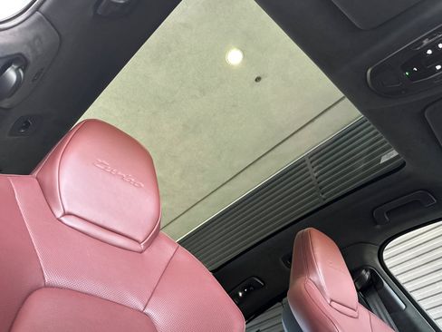 New 2025 Porsche Cayenne Turbo AWD/4WD image 19