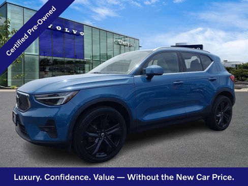 Certified 2023 Volvo XC40 B5 Plus w/ Climate Package AWD/4WD image 3