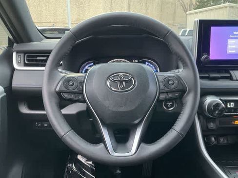 Used 2024 Toyota RAV4 SE image 18