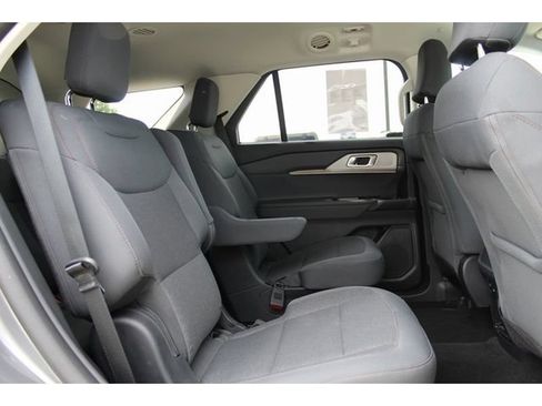 Used 2025 Ford Explorer Active AWD/4WD image 18