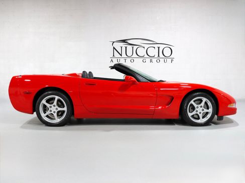 Used 2004 Chevrolet Corvette Convertible w/ Preferred Equipment Group RWD image 15