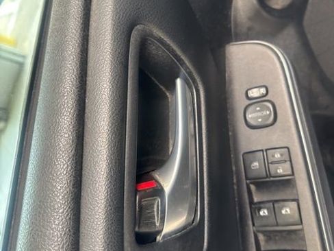 Used 2015 Toyota Camry XLE w/ Moonroof Package image 18