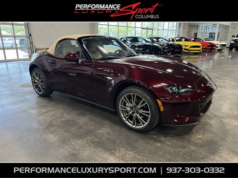Used 2025 MAZDA MX-5 Miata RWD image 1