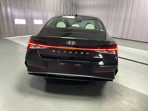 Used 2025 Hyundai Elantra Limited FWD image 6