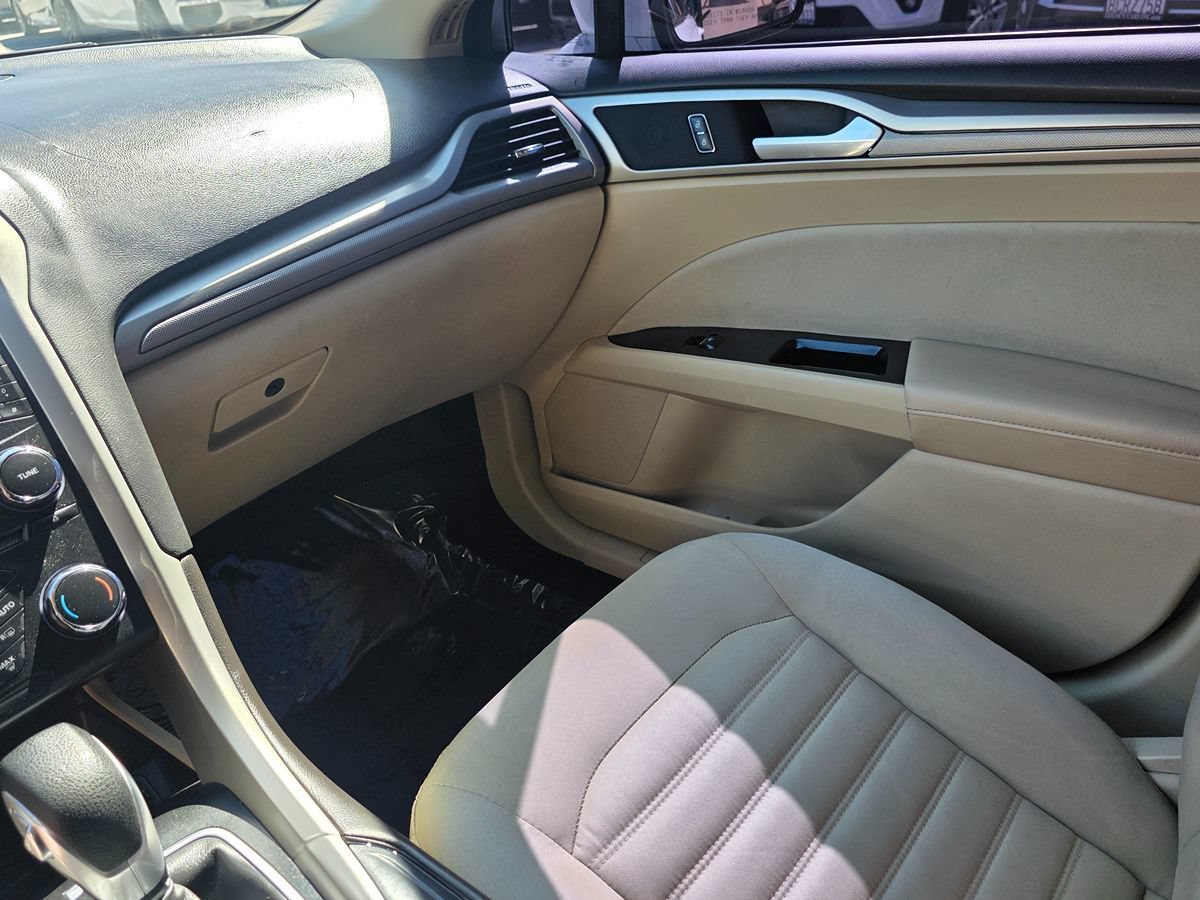 Used 2015 Ford Fusion SE FWD image 36