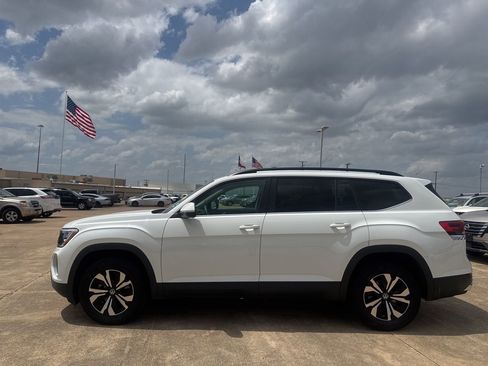 Used 2024 Volkswagen Atlas SE FWD image 13