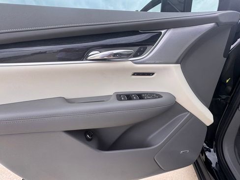 Used 2023 Cadillac XT6 Premium Luxury w/ Technology Package FWD image 14