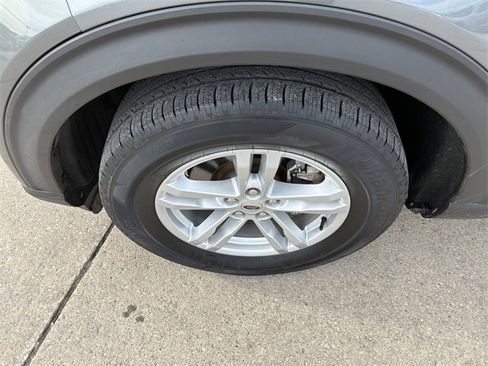 Certified 2022 Ford Explorer XLT image 12