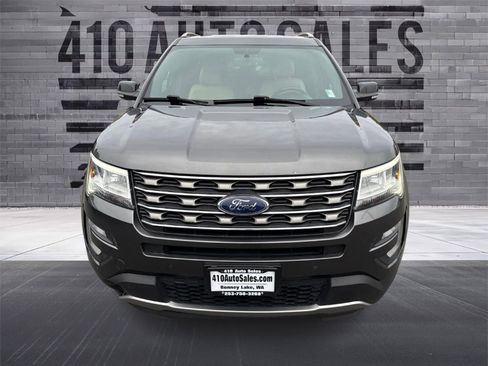 Used 2017 Ford Explorer XLT w/ Equipment Group 202A image 5