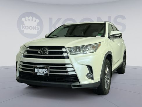 Used 2019 Toyota Highlander XLE AWD/4WD image 1