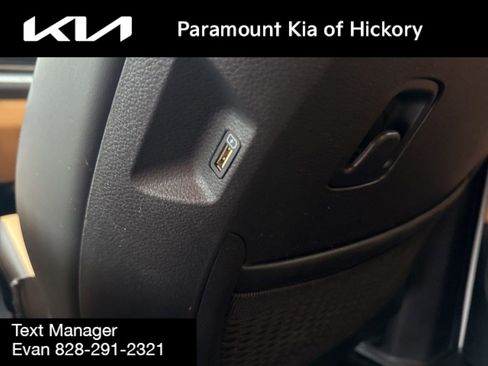 Used 2023 Kia Carnival LX image 19