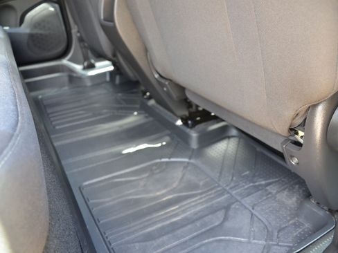 Used 2024 Chevrolet Trax RS FWD image 40