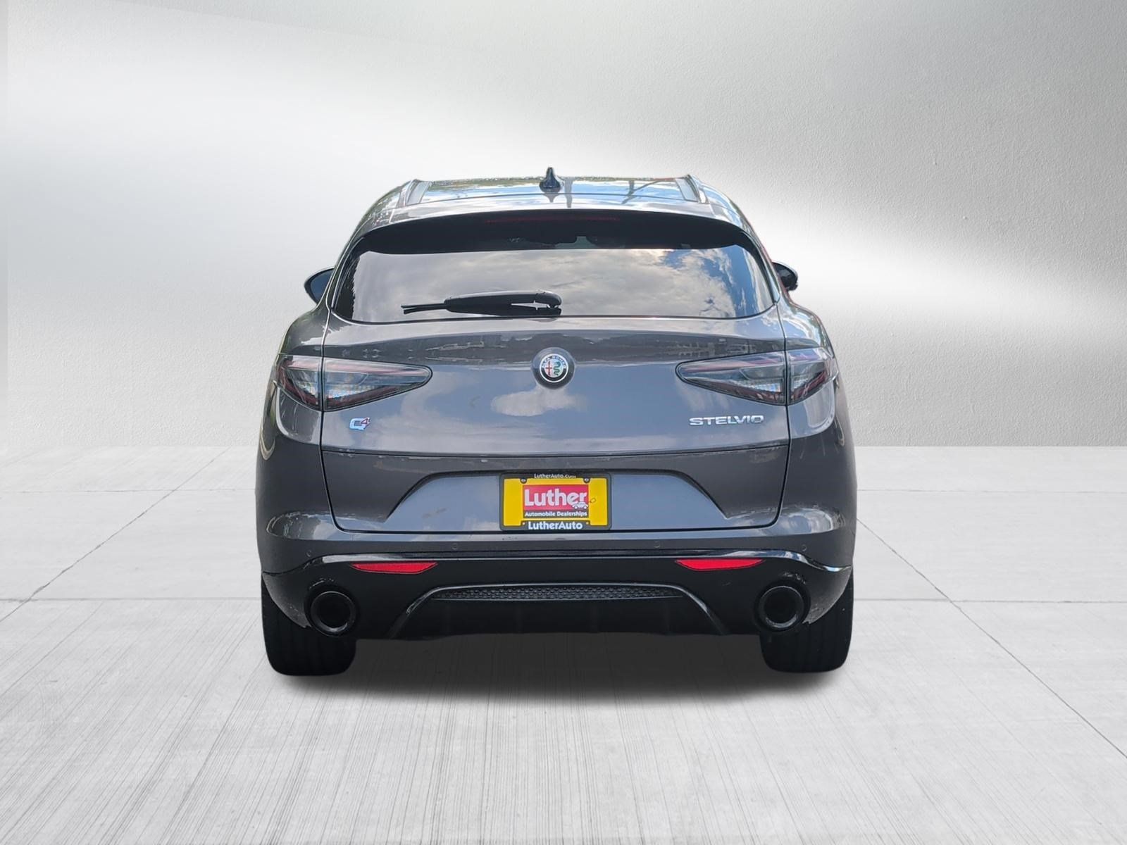 Used 2024 Alfa Romeo Stelvio Veloce AWD/4WD image 7