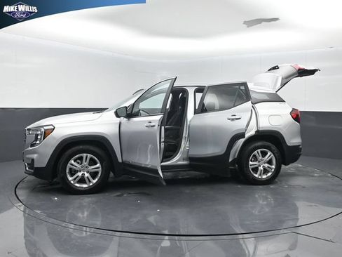 Used 2022 GMC Terrain SLE FWD image 28