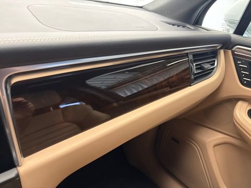 Certified 2023 Porsche Macan AWD/4WD image 35