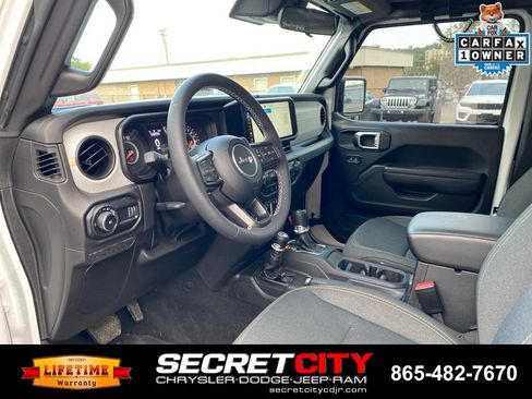 Used 2025 Jeep Wrangler Sport AWD/4WD image 10