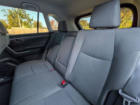 Used 2021 Toyota RAV4 LE image 14