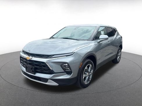 Used 2025 Chevrolet Blazer LT FWD image 8