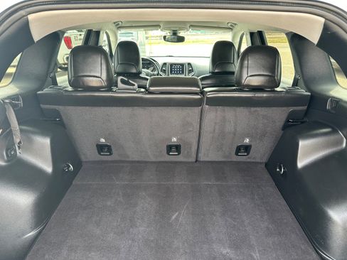 Used 2020 Jeep Cherokee Trailhawk w/ Cold Weather Group image 29