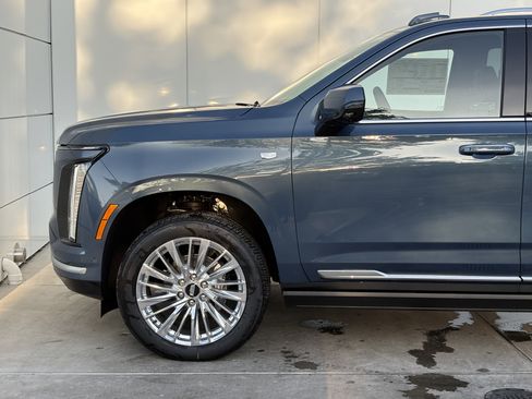 New 2026 Cadillac Escalade Luxury image 5