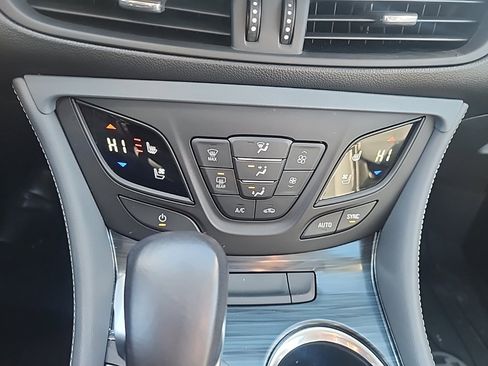 Used 2019 Buick Envision Premium w/ Driver Confidence Package image 20