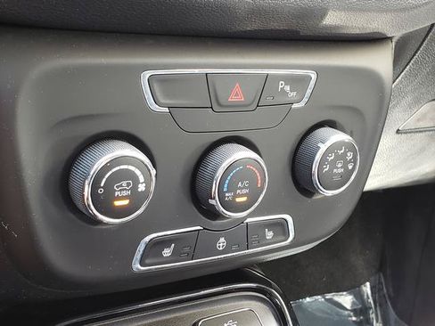 Used 2018 Jeep Compass Latitude AWD/4WD image 24