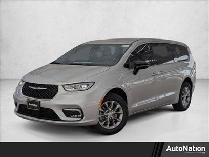 New 2026 Chrysler Pacifica Select