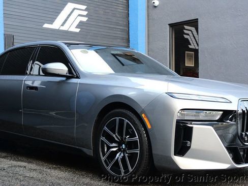 Used 2023 BMW 760i xDrive w/ Executive Package image 3