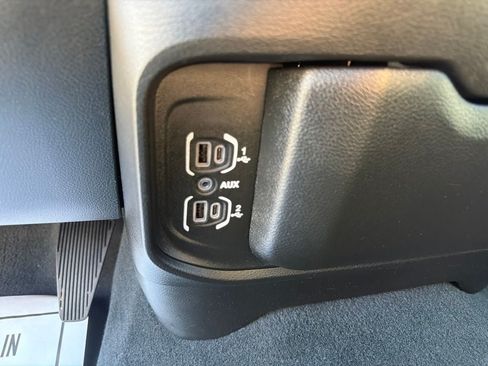 Used 2022 RAM 2500 Big Horn AWD/4WD image 17